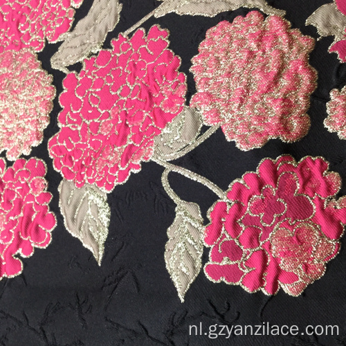 Jacquardstof in rood-rose-zwart gebloemde jersey